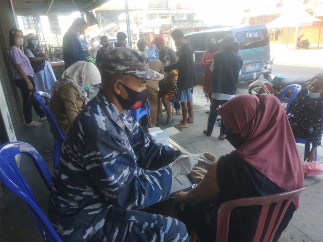 
					BEKERJASAMA PUSKESMAS BELINYU, LANAL BANGKA BELITUNG BERHASIL SUNTIK VAKSIN 67 WARGA