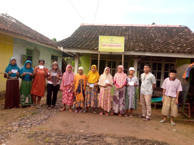 
					Tebar kebaikan Di Penghujung Ramadhan, Yayasan Pendidikan Tunas Rahayu Nusantara Santuni Yatim Piatu Dan Kaum Dhuafa