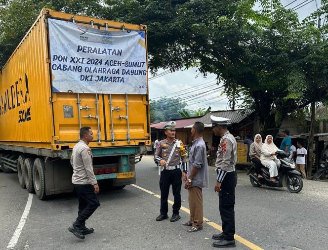 
					Truk Pengangkut Peralatan PON XXI Terlibat Kecelakaan di Aceh Timur