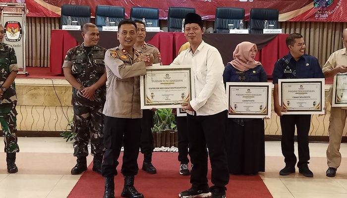 Kapolsek Pesantren Hadiri Rapat Koordinasi dan Evaluasi Pilkada Serentak 2024 di Lotus Garden Hotel