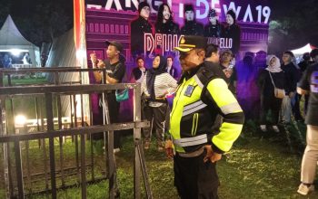 Polres Kediri Kota Amankan Konser Musik Bertajuk ” LANGIT DEWA 19 ” di Tirtoyoso Park Kediri