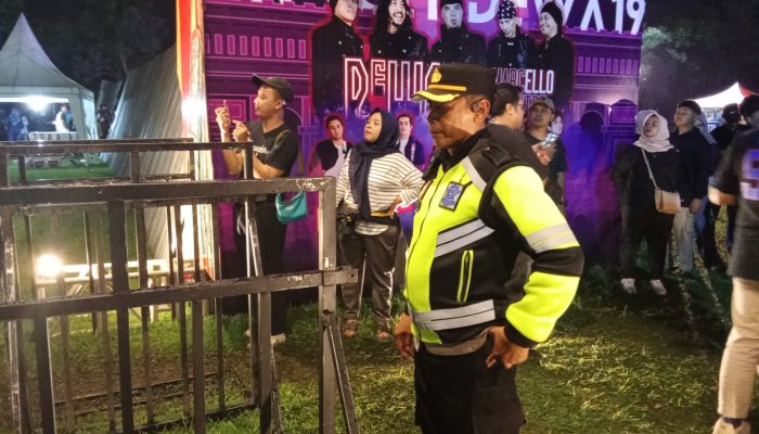 Polres Kediri Kota Amankan Konser Musik Bertajuk ” LANGIT DEWA 19 ” di Tirtoyoso Park Kediri